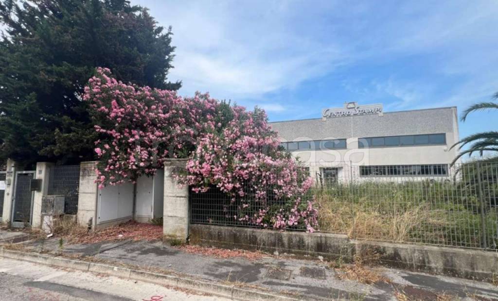 locale di sgombero in vendita a Civitanova Marche