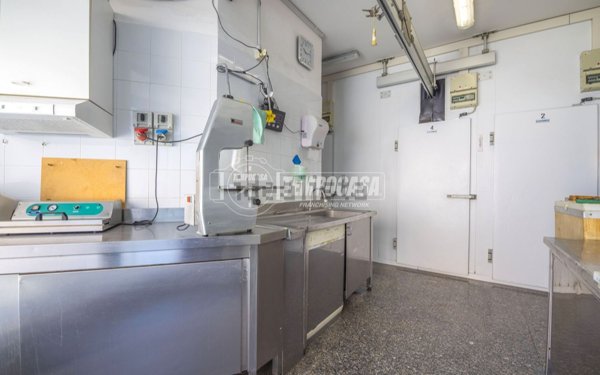 locale commerciale in vendita a Civitanova Marche