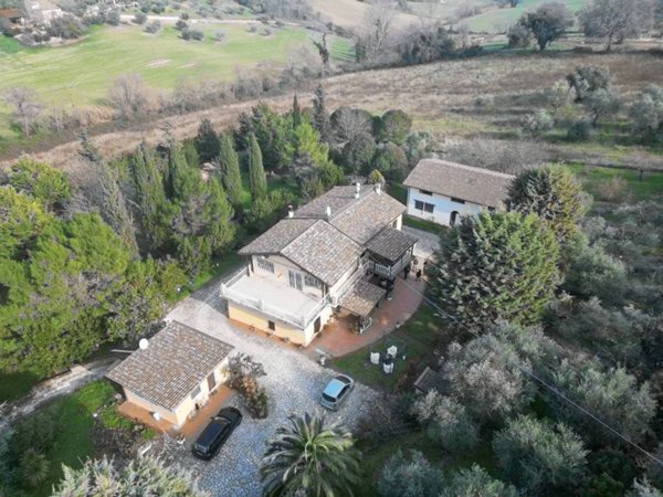 casa indipendente in vendita a Civitanova Marche