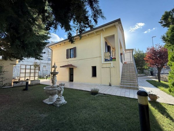 casa indipendente in vendita a Civitanova Marche in zona Fontespina