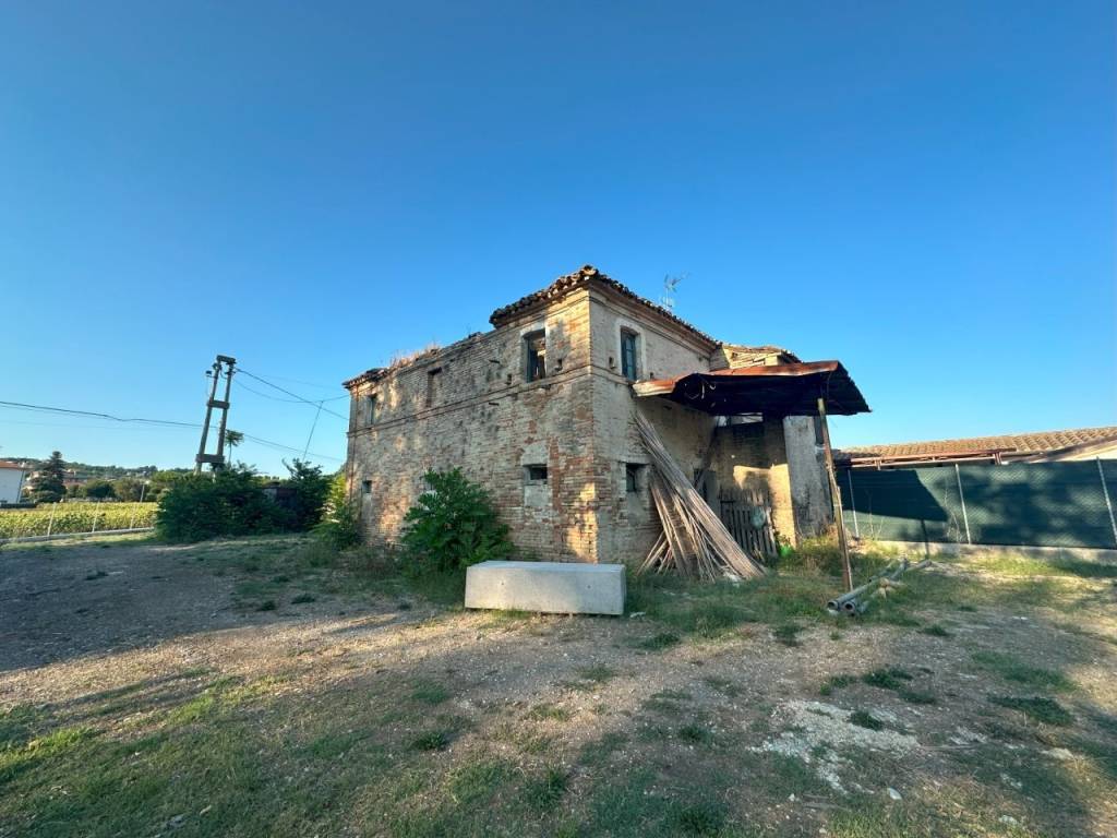 casa indipendente in vendita a Civitanova Marche in zona Santa Maria Apparente