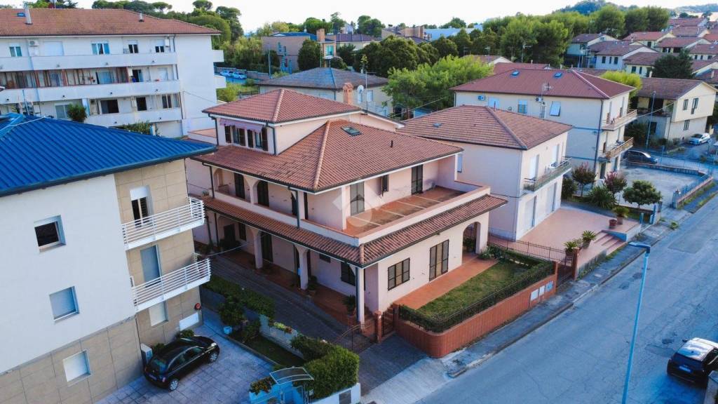 casa indipendente in vendita a Civitanova Marche in zona San Marone