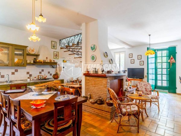 casa indipendente in vendita a Civitanova Marche