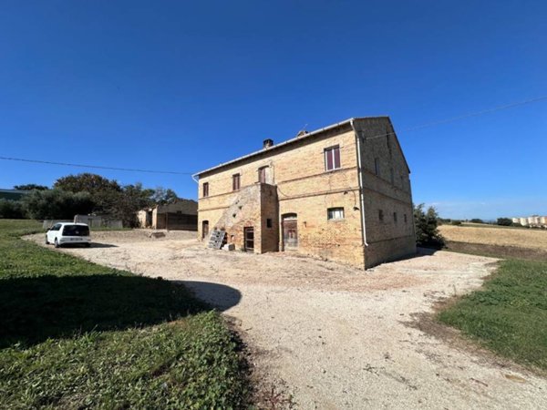 casa indipendente in vendita a Civitanova Marche in zona Fontespina