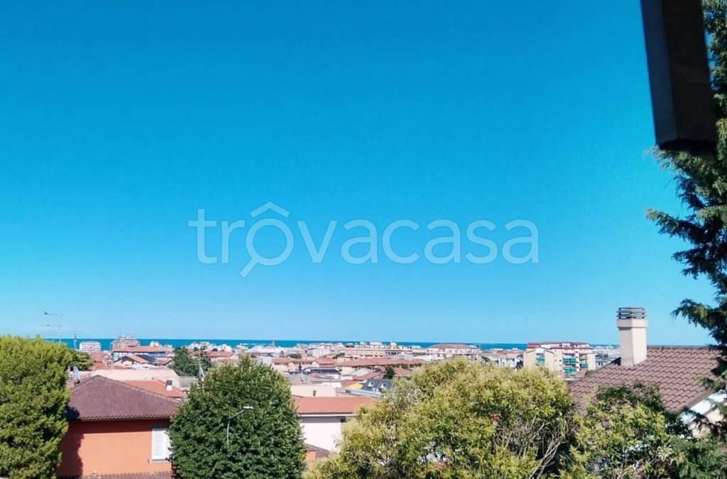 casa indipendente in vendita a Civitanova Marche