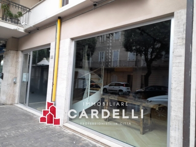 locale commerciale in vendita a Civitanova Marche