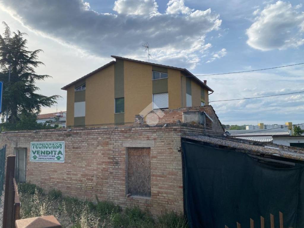 casa indipendente in vendita a Civitanova Marche in zona San Marone
