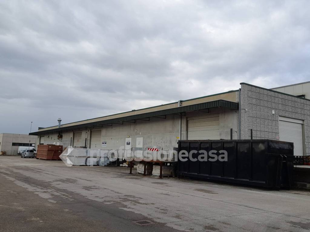 capannone in vendita a Civitanova Marche