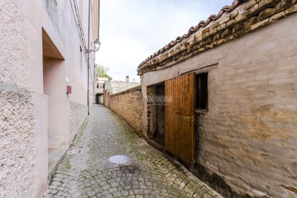 locale di sgombero in vendita a Civitanova Marche
