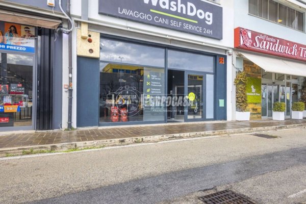 locale commerciale in vendita a Civitanova Marche