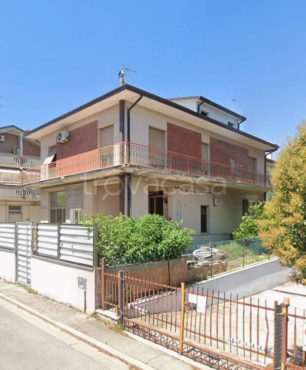 casa indipendente in vendita a Civitanova Marche