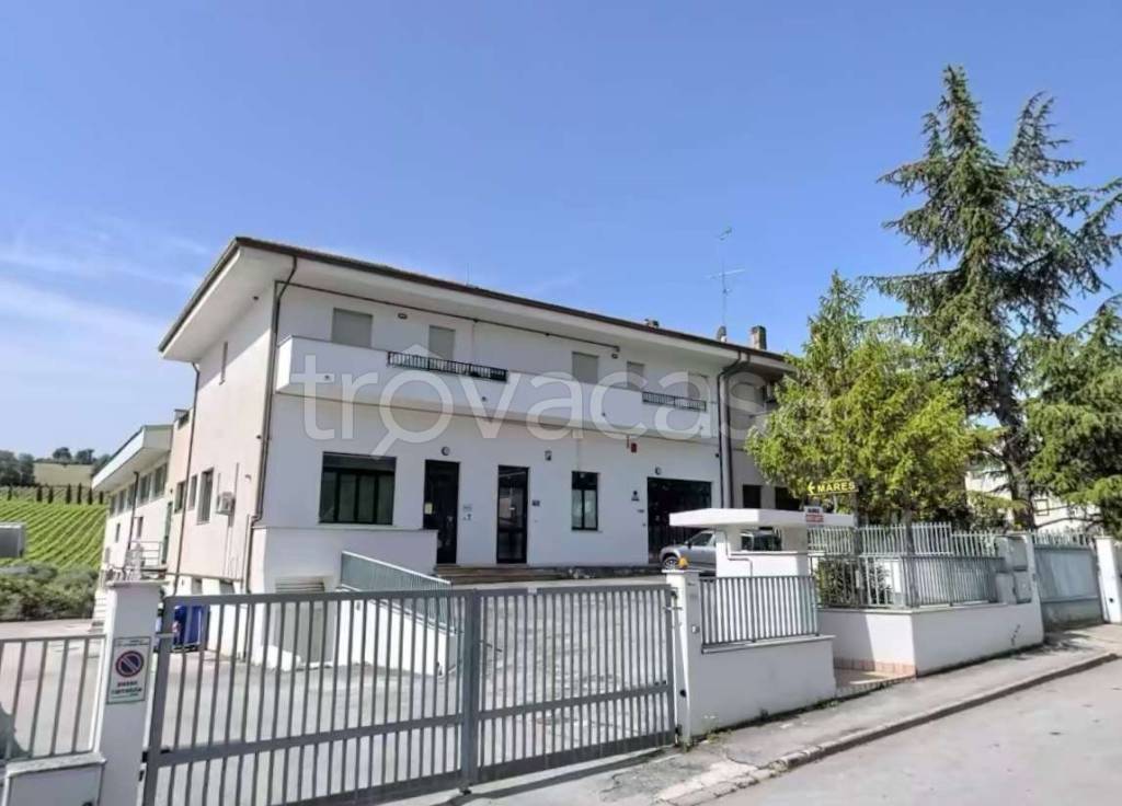 locale di sgombero in vendita a Civitanova Marche