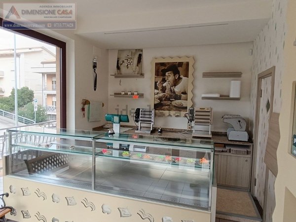 locale commerciale in vendita a Civitanova Marche