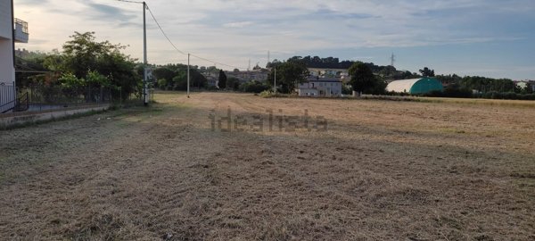 terreno edificabile in vendita a Civitanova Marche in zona Santa Maria Apparente