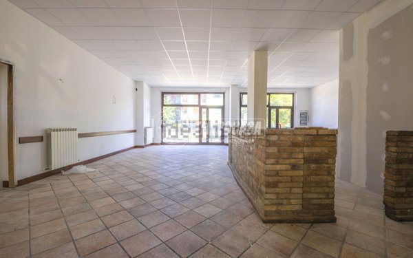 locale commerciale in vendita a Civitanova Marche in zona Santa Maria Apparente