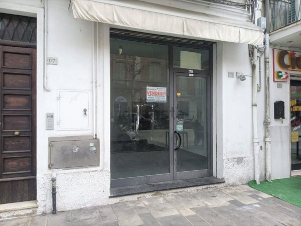 locale commerciale in vendita a Civitanova Marche