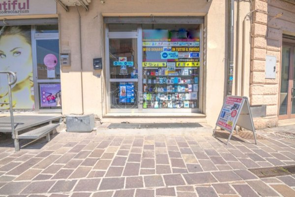 locale commerciale in vendita a Civitanova Marche