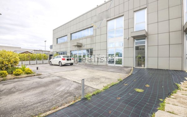 capannone in vendita a Civitanova Marche