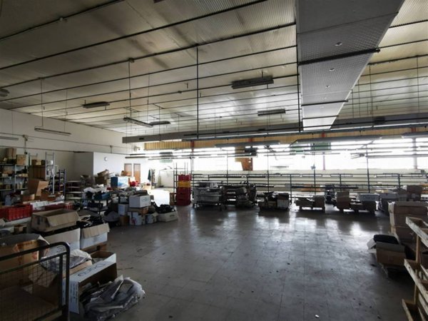 locale commerciale in vendita a Civitanova Marche