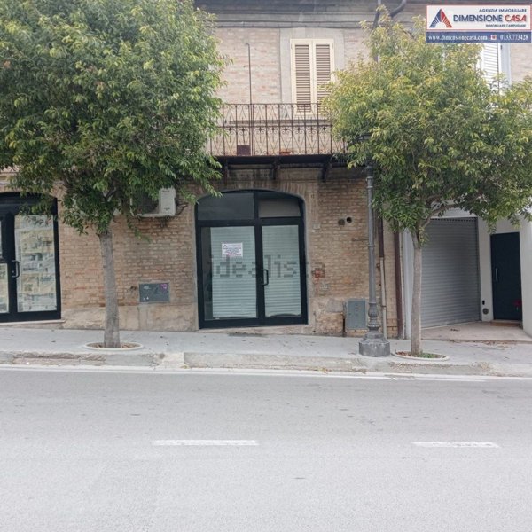 locale commerciale in vendita a Civitanova Marche