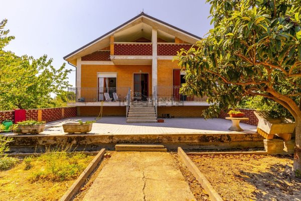 esavano in vendita a Civitanova Marche in zona Santa Maria Apparente