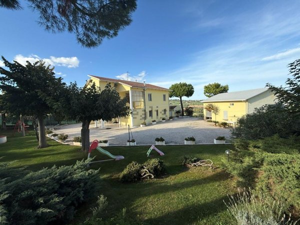casa indipendente in vendita a Civitanova Marche