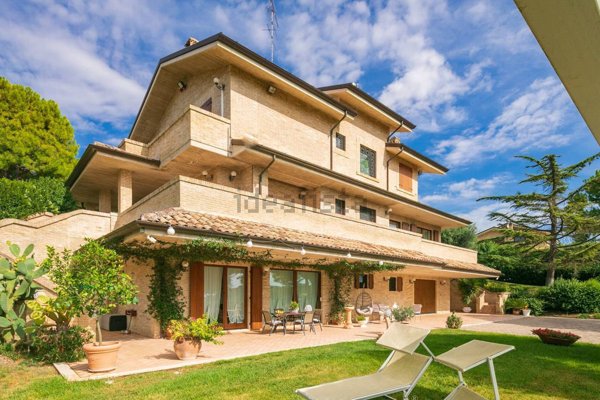 casa indipendente in vendita a Civitanova Marche