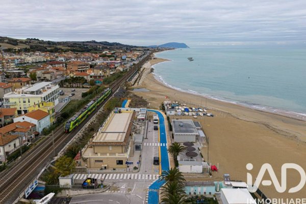 locale commerciale in vendita a Civitanova Marche