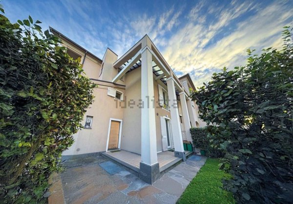 esavano in vendita a Civitanova Marche