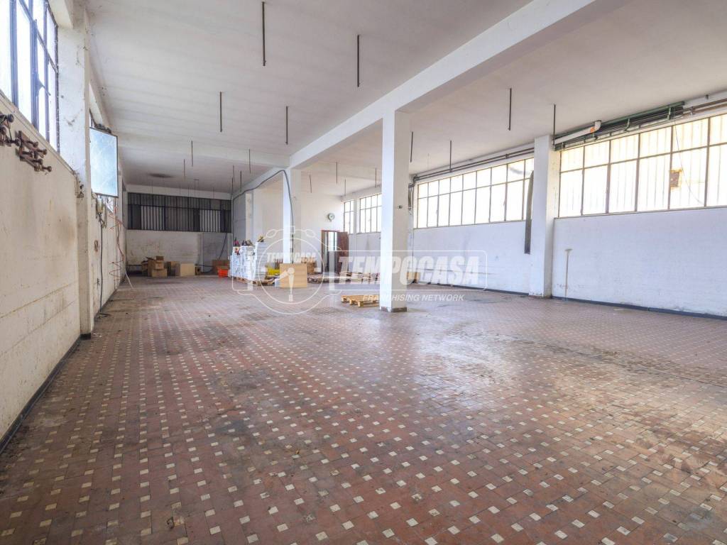 locale commerciale in vendita a Civitanova Marche in zona San Marone