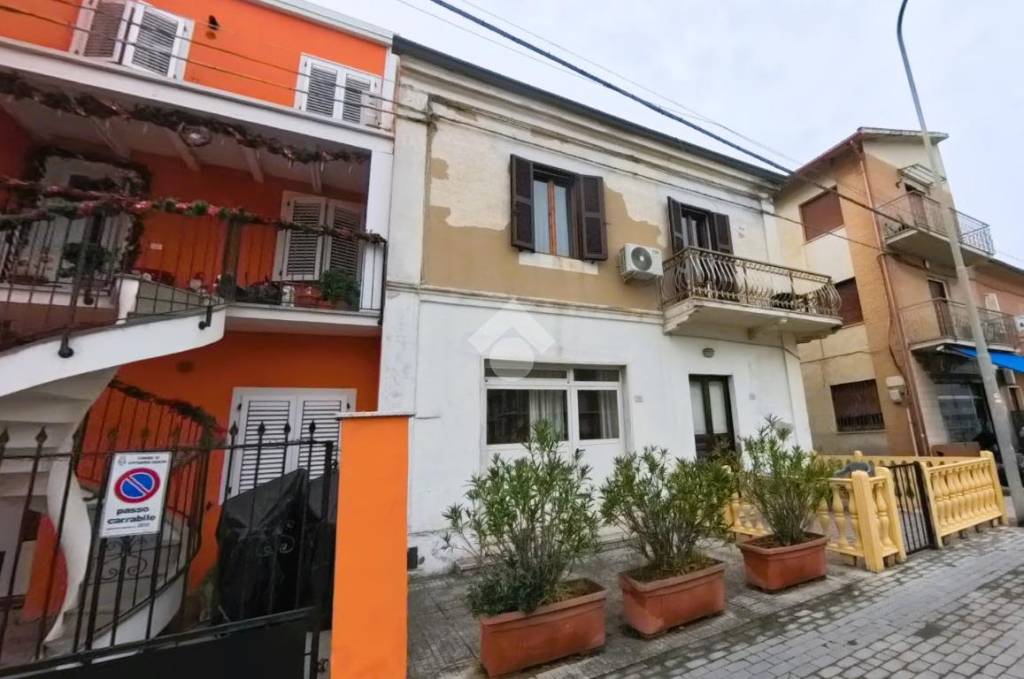 casa indipendente in vendita a Civitanova Marche in zona Fontespina