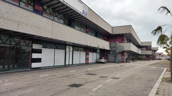 locale commerciale in vendita a Civitanova Marche