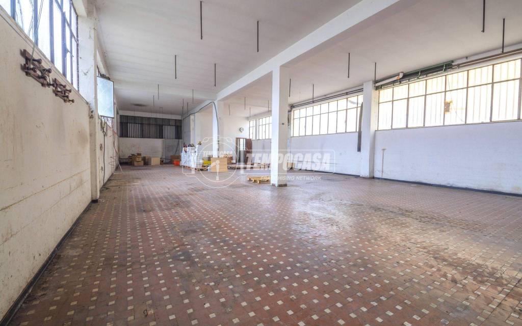 locale commerciale in vendita a Civitanova Marche