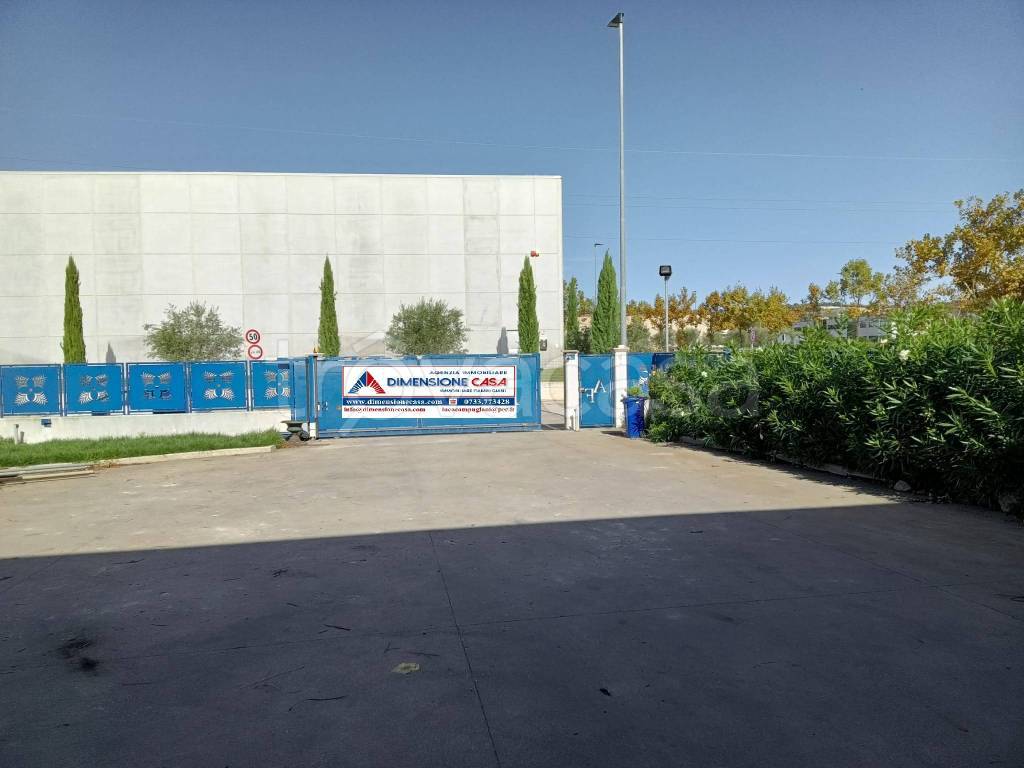 locale commerciale in vendita a Civitanova Marche