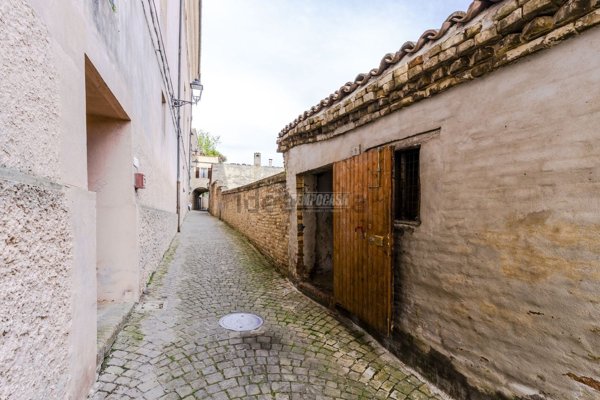locale di sgombero in vendita a Civitanova Marche