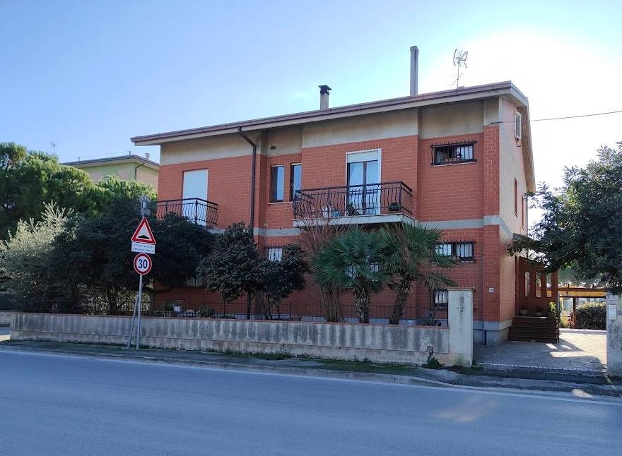 casa indipendente in vendita a Civitanova Marche in zona San Marone