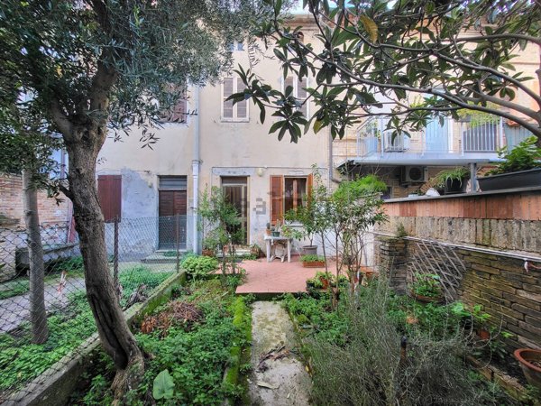 casa indipendente in vendita a Civitanova Marche