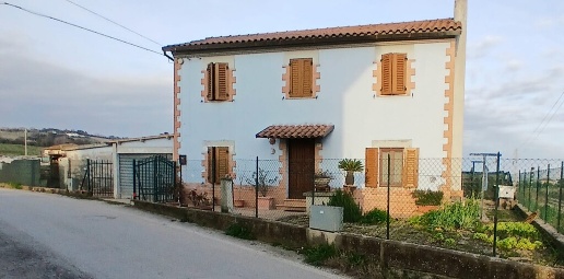 casa indipendente in vendita a Civitanova Marche in zona Santa Maria Apparente