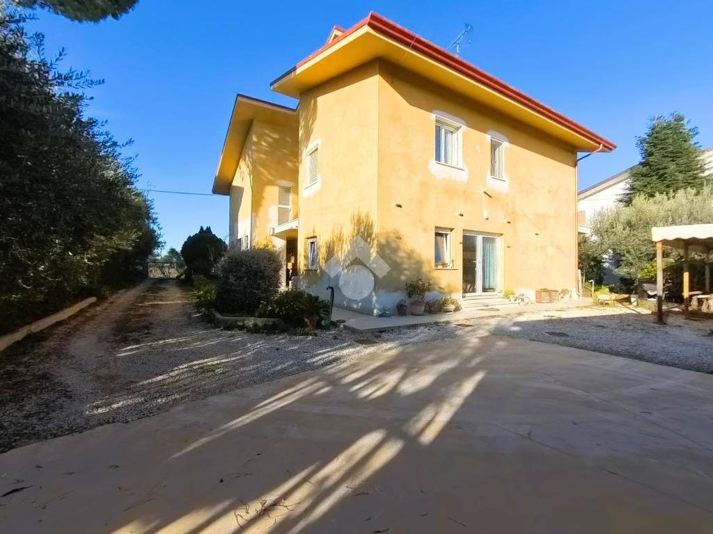 casa indipendente in vendita a Civitanova Marche in zona Santa Maria Apparente