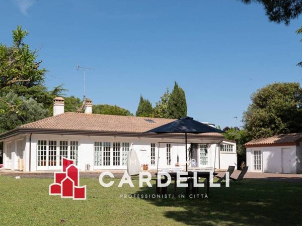 casa indipendente in vendita a Civitanova Marche in zona San Marone