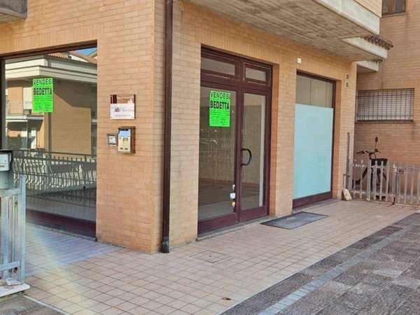 negozio in vendita a Civitanova Marche in zona Fontespina