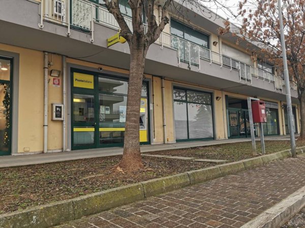 negozio in vendita a Civitanova Marche in zona San Marone