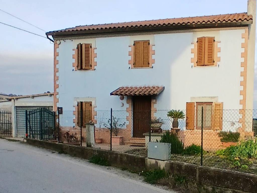 casa indipendente in vendita a Civitanova Marche in zona Santa Maria Apparente