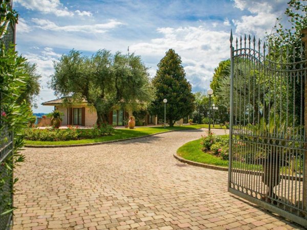 casa indipendente in vendita a Civitanova Marche