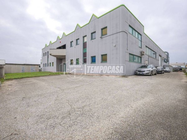 locale commerciale in vendita a Civitanova Marche in zona Santa Maria Apparente