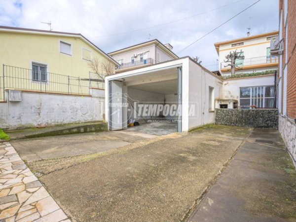 locale commerciale in vendita a Civitanova Marche in zona Santa Maria Apparente