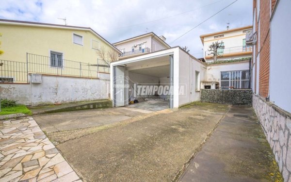 locale commerciale in vendita a Civitanova Marche