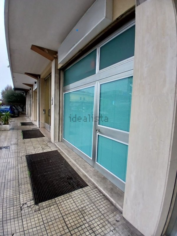 locale commerciale in vendita a Civitanova Marche