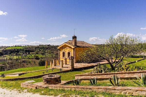 casa indipendente in vendita a Civitanova Marche