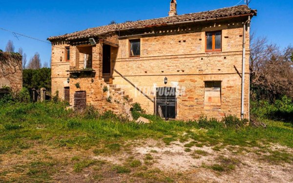 casa indipendente in vendita a Civitanova Marche in zona Santa Maria Apparente